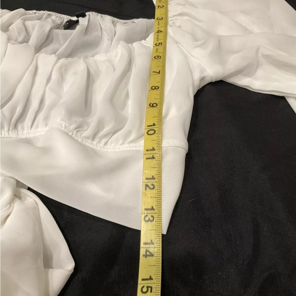 Windsor Women’s White Peasant Cropped Top Size Medium - Picture 10 of 12